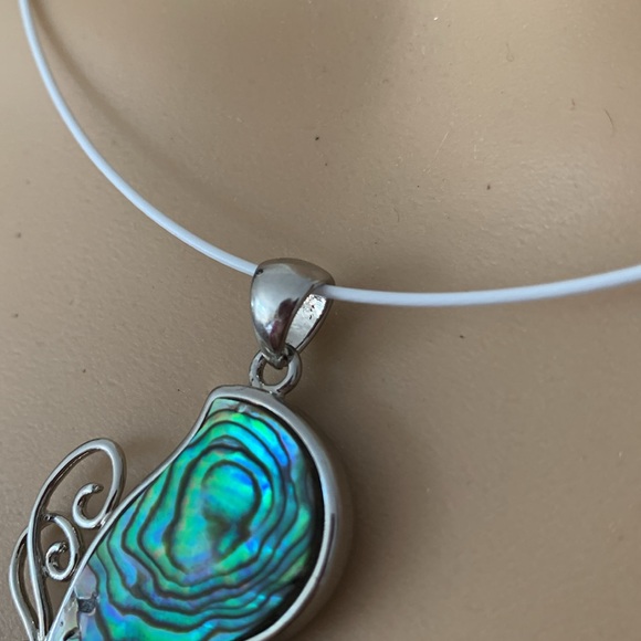 Abalone shell mother of pearl silver butterfly pendant choker necklace - Picture 6 of 8